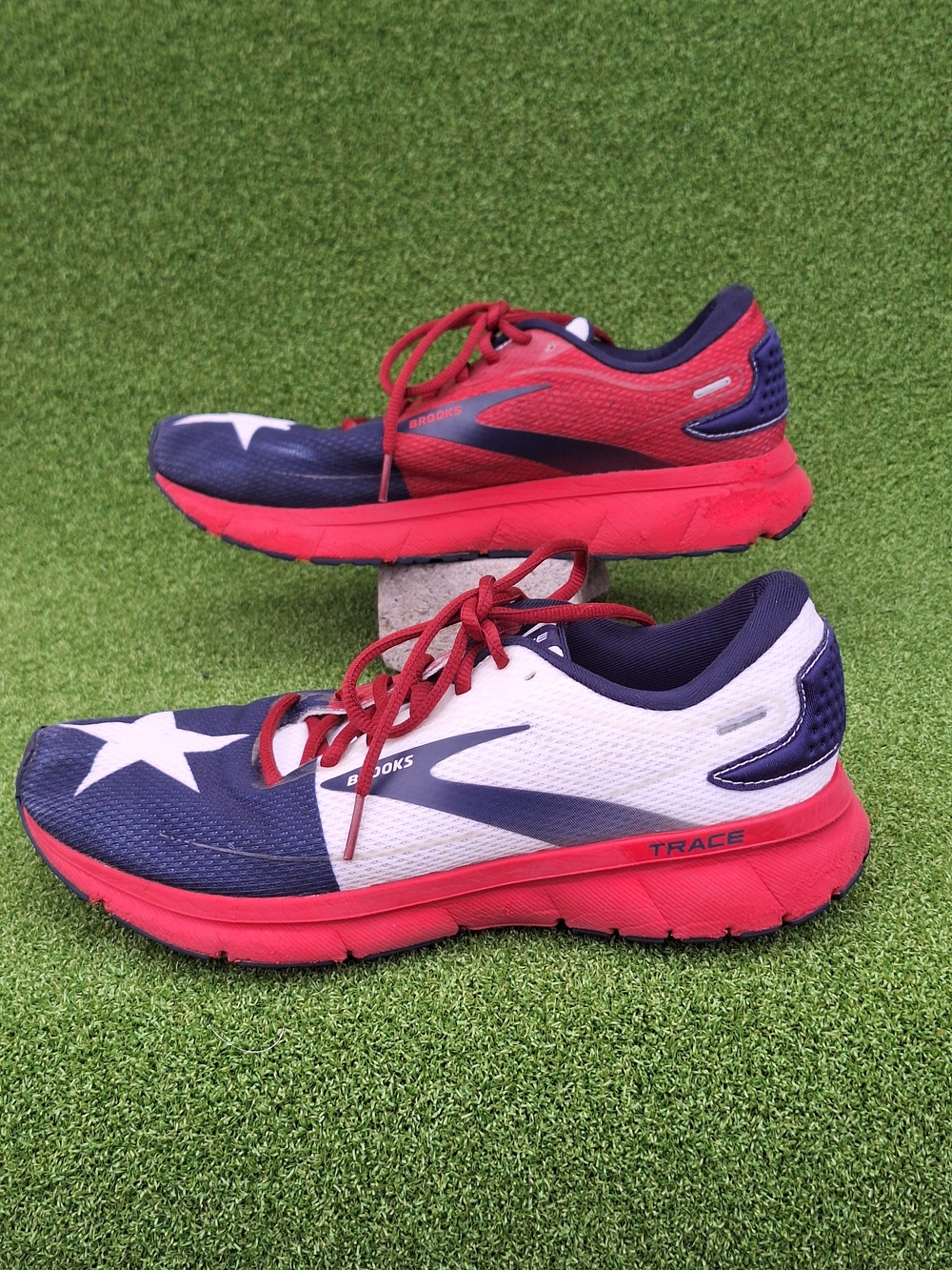 Brooks Men Shoes Size 8 Trace Running Sneakers in Navy, White & Red NO INSOLES